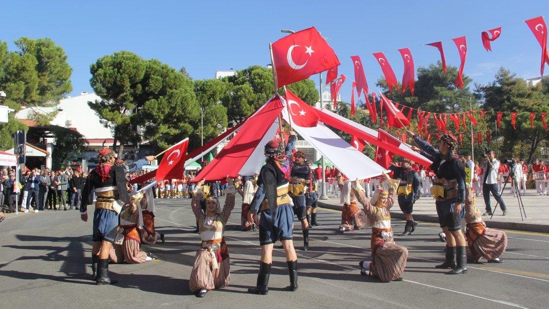 İlçemizde 29 Ekim Cumhuriyet Bayramı'nın 101. yılı coşkuyla kutlandı.