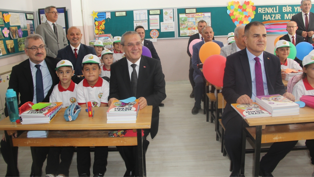 2025-2026 EĞİTİM ÖĞRETİM YILI MENTEŞE'DE BÜYÜK BİR COŞKU İLE KUTLANDI.